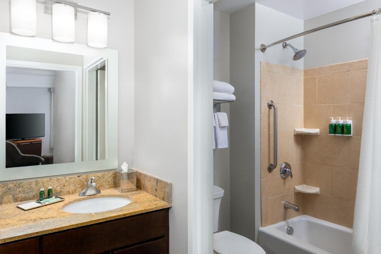 Towneplace Buffalo Airport 3*