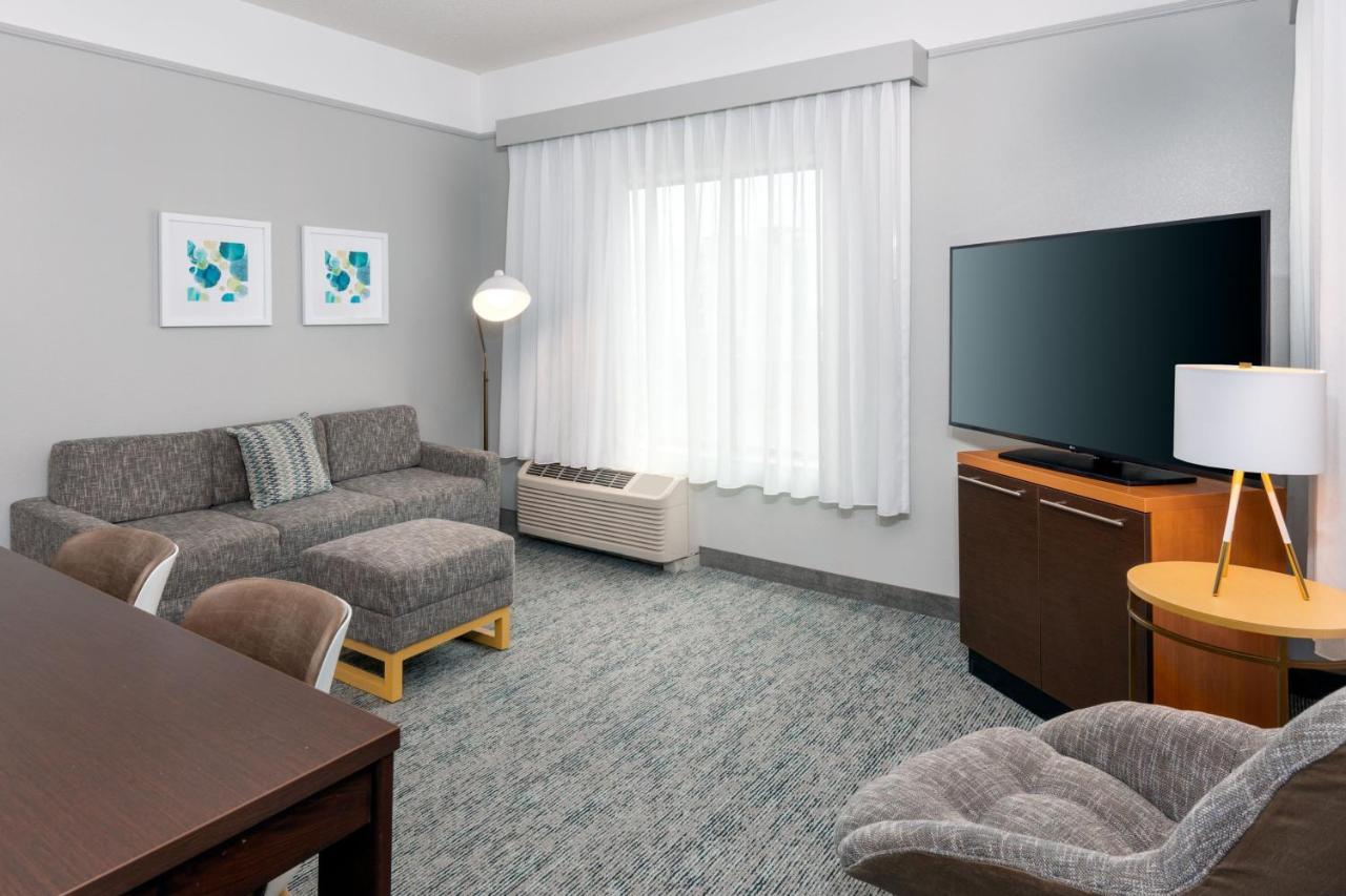 Towneplace Buffalo Airport Hotel 3*
